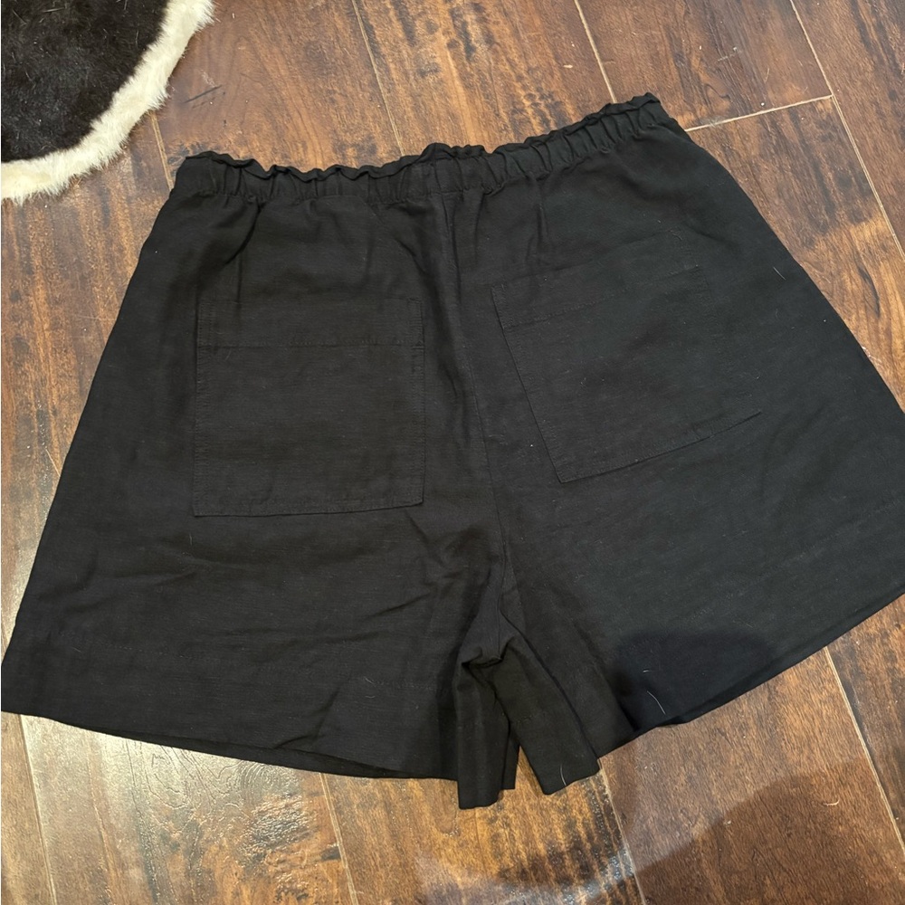 Black H&M linen blend shorts
